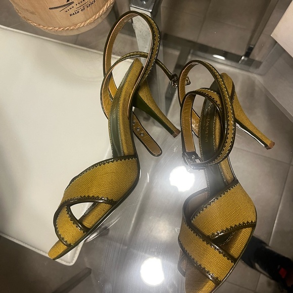 YVEsSaintLaurent size 38 , made in Italy , leather, open toe strappy heels . - Picture 7 of 8